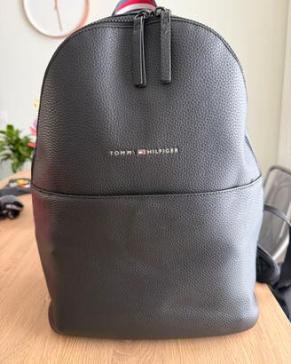 Zaino Tommy Hilfiger Nero – Elegante e Funzionale