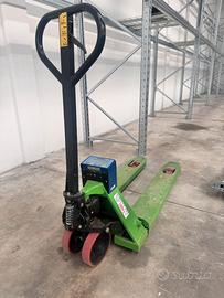 Transpallet pesatore bilancia e muletto