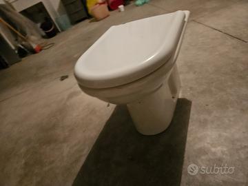 wc bagno a terra cercamica bianca marca dolomite