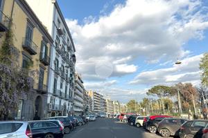 2 LOCALI A NAPOLI