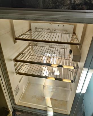 lascio gratuitamente frigorifero da incasso 