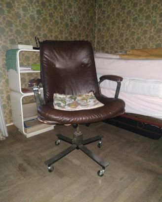 mobili vari in legno.