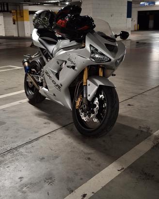 Kawasaki ninja zx6rr 