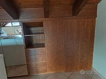 MOBILE IN LEGNO NOCE CHIARO IDEALE PER MANSARDE