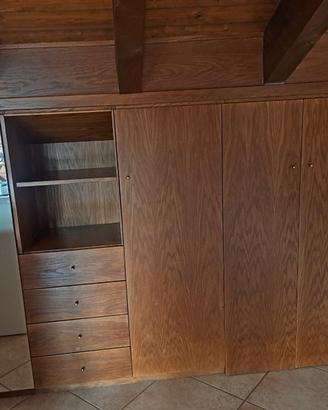 MOBILE IN LEGNO NOCE CHIARO IDEALE PER MANSARDE