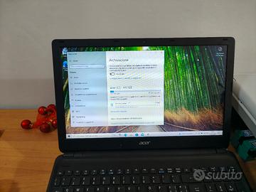 Notebook Acer E1
