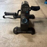 Cyclette da seduta per gambe e braccia