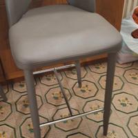 Penisola con sgabelli