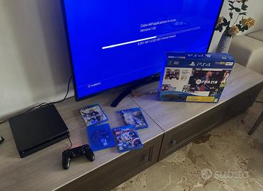 PS4 Slim con scatolo piu vari giochi e controller