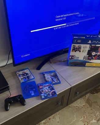 PS4 Slim con scatolo piu vari giochi e controller