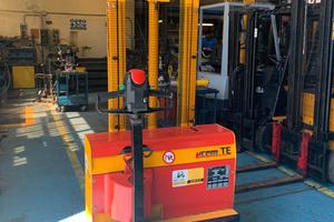 CARRELLO ELEVATORE TIMONATO