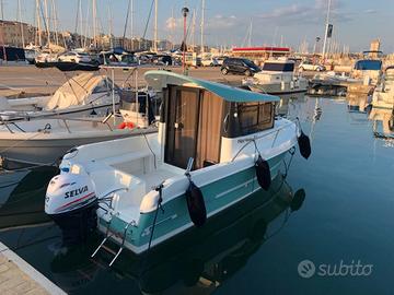 DEM O A F F A R E  MANARA 21 PILOTHOUSE 