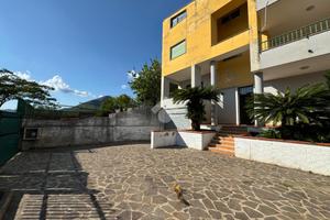 VILLA A SCHIERA A SAN MANGO PIEMONTE