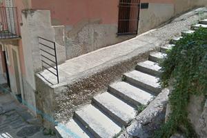 Stabile storico indipendente con 2 accessi