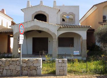 Villa a Budoni, via Roma 115, 5 locali