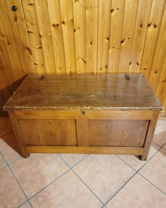 Cassapanca in legno
