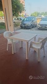 Tavoli e sedie di plastica