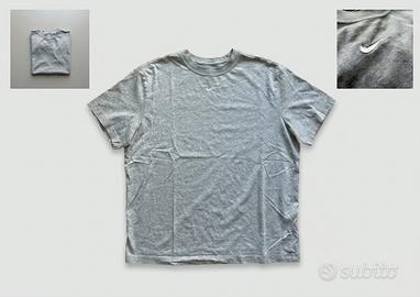 Nike T-Shirt Grigia Swoosh Ricamato – Taglia M
