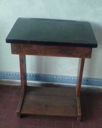 antico banco da scuola in legno vintage