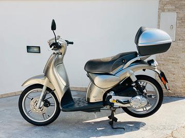 Aprilia Scarabeo 50.