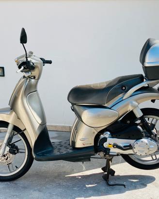 Aprilia Scarabeo 50.