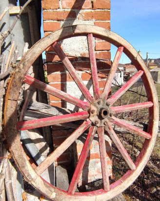 Ruota carro in legno e ferro