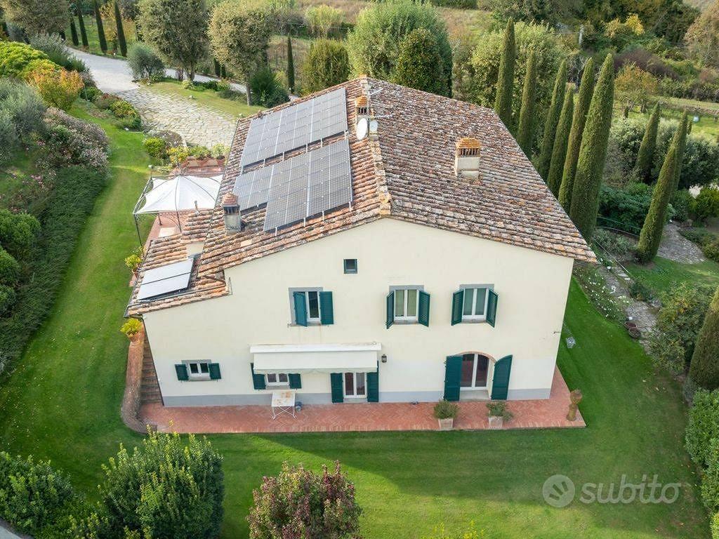 Rustico / Casale di 397 m² con 4 locali e box auto - Altro