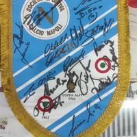 MARADONA  Gagliardetto autografato con certificato