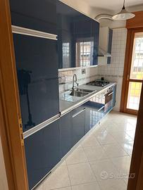 Arredo completo: cucina, soggiorno, letto