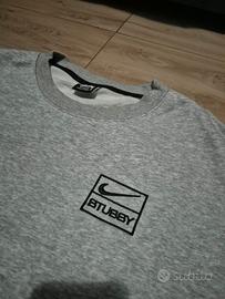 felpa Nike grigia con logo stussy