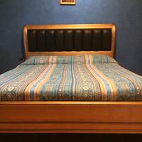 Letto in legno finitura foglia oro