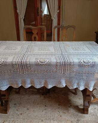 Finissima tovaglia in pizzo di cotone colore crema