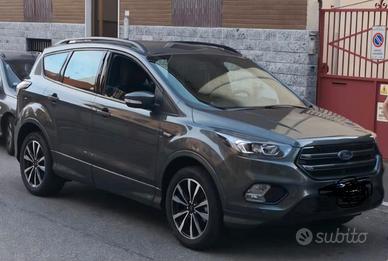 Ford Kuga benzina