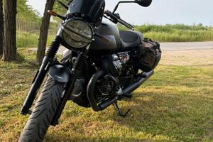Moto guzzi v7 stone 850