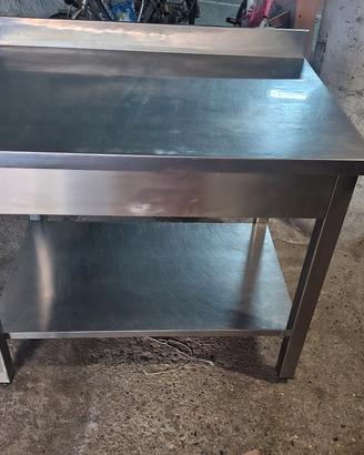 Tavolo in acciaio inox 