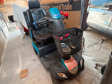 Scooter elettrico per invalidi/anziani