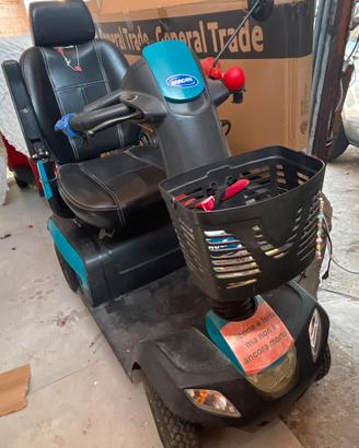 Scooter elettrico per invalidi/anziani