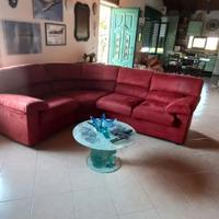 Divano ad angolo tavolino in vetro