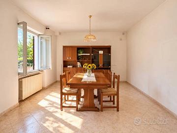 Casa indipendente di 135 m² con 4 locali e posto a