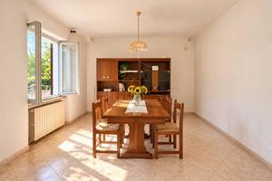 Casa indipendente di 135 m² con 4 locali e posto a