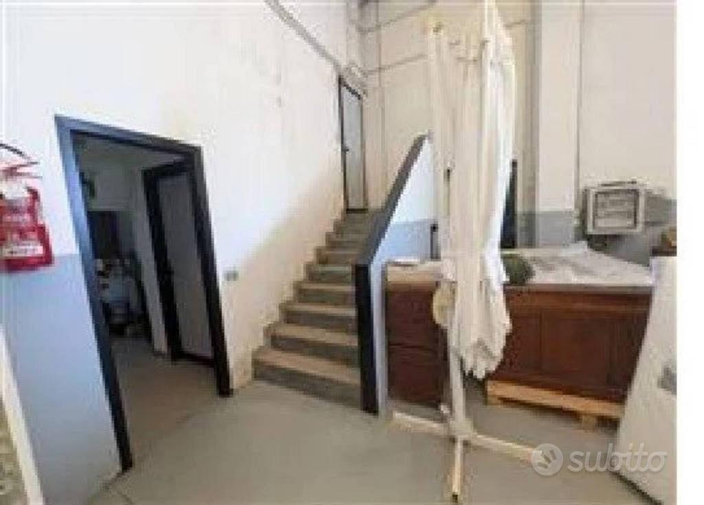 Immobile in asta di 453 m² a Saronno - Vista 5