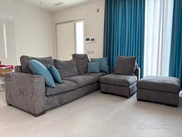 Divano poltrone e sofá con pouf