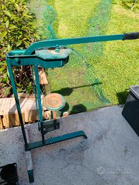 Tappatrice per tappi in sughero