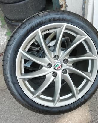 Set 4 cerchi in lega da 18alfa romeo giulia veloce