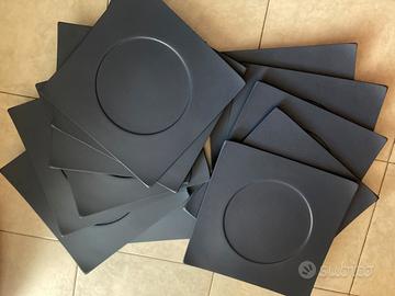 Set  di  12 Sottopiatti quadrati rigidi