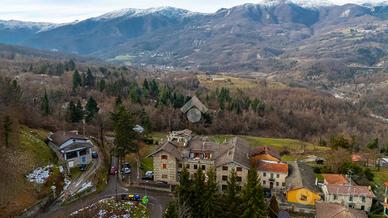 2 LOCALI A CORNIGLIO