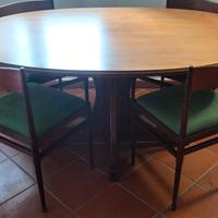Tavolo ovale in legno + 5 sedie