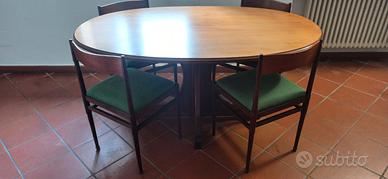 Tavolo ovale in legno + 5 sedie