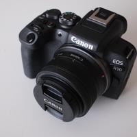 Fotocamera mirrorless Canon EOS R10 + obiettivo