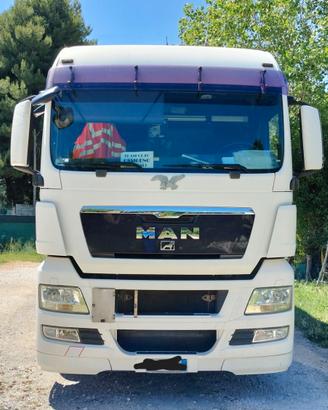 Autocarro MAN TGX 26.400